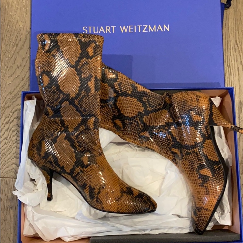 BRAND NEW Stuart Weitzman booties